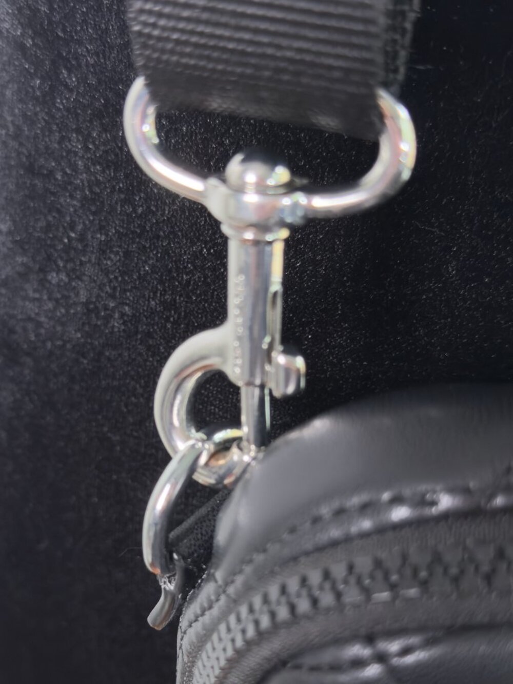 Marc Jacob Quilted Black Crossbody Bag - Picture 4 of 7